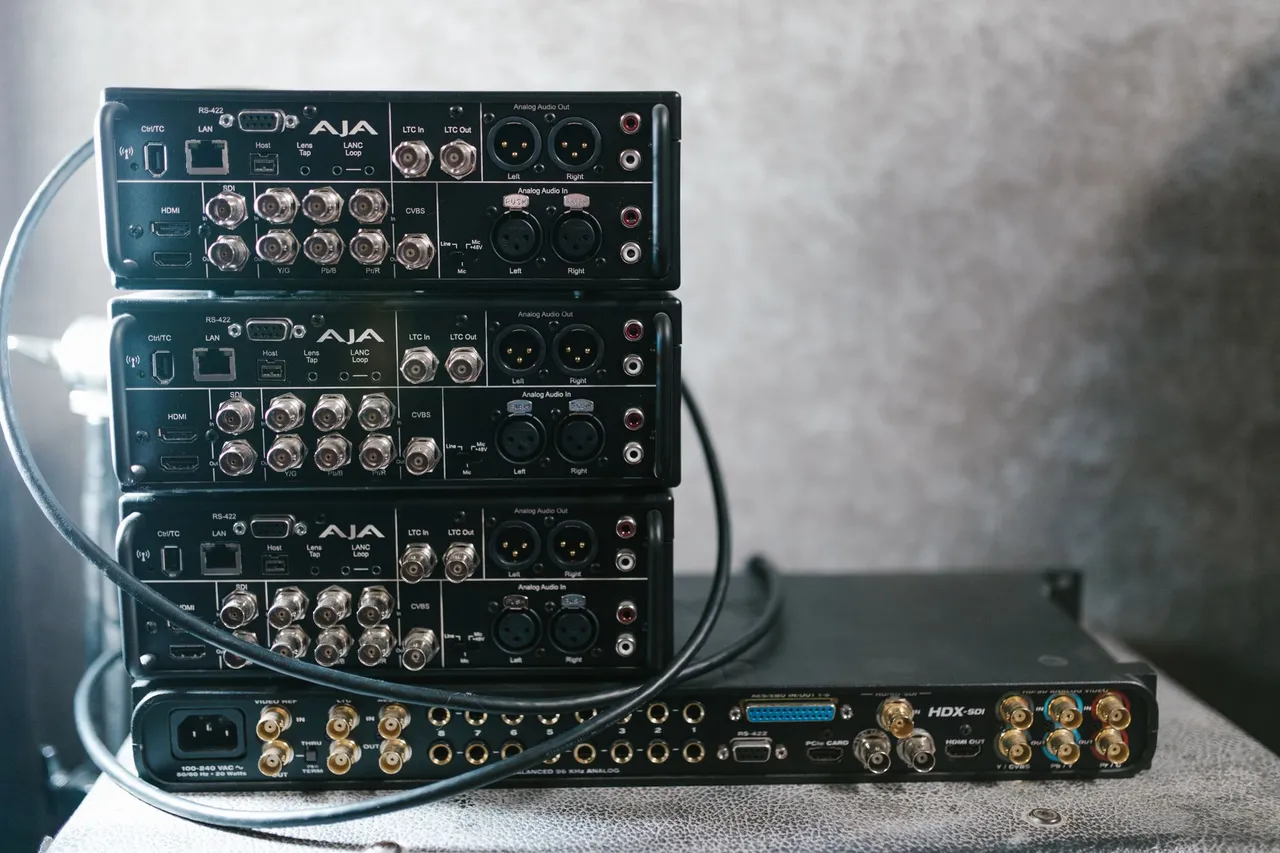Ampli home-cinéma et matériel hi-fi
